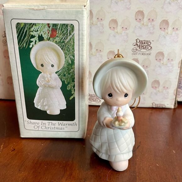 PRECIOUS MOMENTS Christmas Ornament “Share In The Warmth Of Christmas” 1993 - Picture 2 of 6